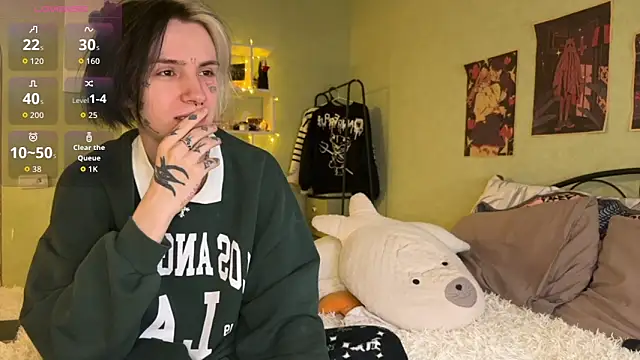 Snapshot of VeryRare_TwinS chatting on October 31, 2025, 8:21 pm VeryRare TwinS online show from October 31, 2025, 8:21 pm