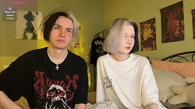 Snapshot of VeryRare_TwinS chatting on November 26, 2025, 10:44 pm VeryRare TwinS online show from November 26, 2025, 10:44 pm