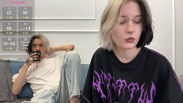 Snapshot of VeryRare_TwinS chatting on December 19, 2025, 4:41 am VeryRare TwinS online show from December 19, 2025, 4:41 am