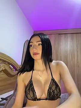 Snapshot of Maddy_Jones chatting on April 3, 2026, 1:36 am Maddy Jones online show from April 3, 2026, 1:36 am