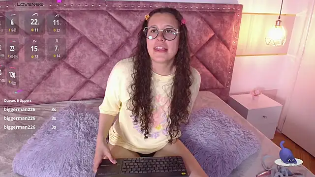 Snapshot of Charlotte__Miller chatting on January 22, 2025, 11:32 pm Charlotte  Miller online show from January 22, 2025, 11:32 pm