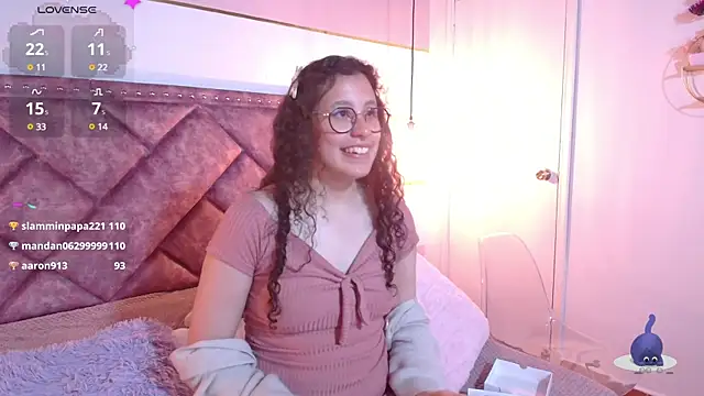 Snapshot of Charlotte__Miller chatting on February 14, 2025, 1:13 am Charlotte  Miller online show from February 14, 2025, 1:13 am