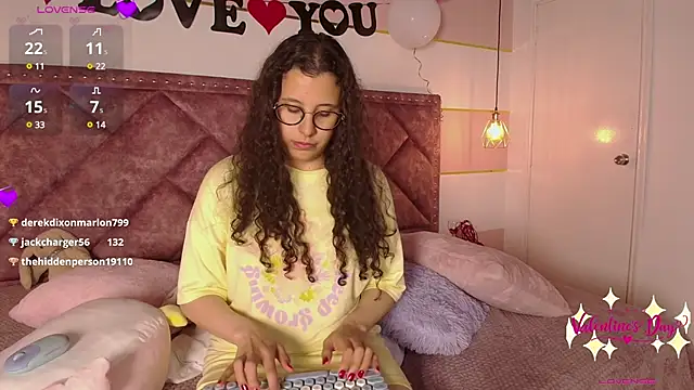 Snapshot of Charlotte__Miller chatting on February 16, 2025, 1:49 pm Charlotte  Miller online show from February 16, 2025, 1:49 pm