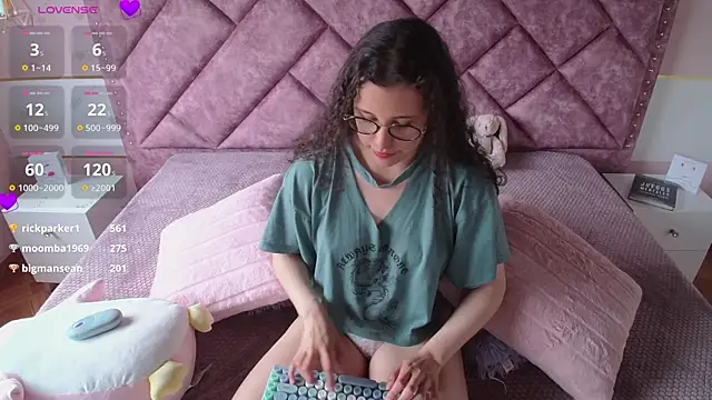 Snapshot of Charlotte__Miller chatting on February 25, 2025, 7:58 pm Charlotte  Miller online show from February 25, 2025, 7:58 pm