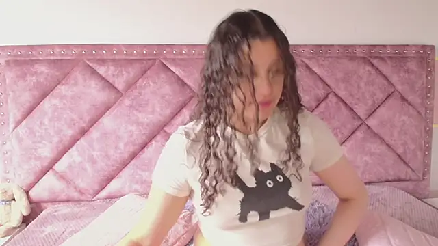 Snapshot of Charlotte__Miller chatting on March 22, 2025, 12:04 pm Charlotte  Miller online show from March 22, 2025, 12:04 pm