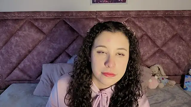 Snapshot of Charlotte__Miller chatting on September 10, 2025, 11:43 am Charlotte  Miller online show from September 10, 2025, 11:43 am