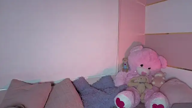 Snapshot of Charlotte__Miller chatting on September 28, 2025, 1:00 am Charlotte  Miller online show from September 28, 2025, 1:00 am