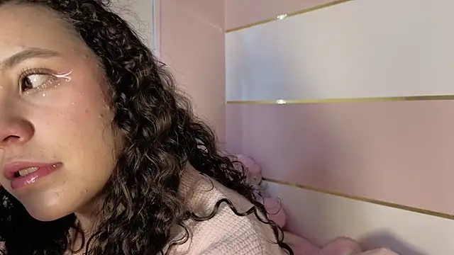 Charlotte  Miller online show from November 8, 2025, 11:32 am