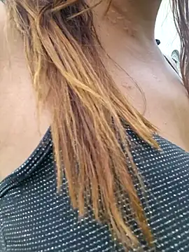 AliceRuivinha2 online show from December 5, 2025, 8:49 pm