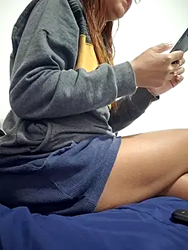 AliceRuivinha2 online show from July 27, 2026, 12:45 pm