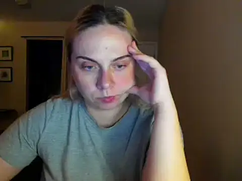 Snapshot of HappyIva chatting on September 17, 2025, 11:12 am HappyIva online show from September 17, 2025, 11:12 am