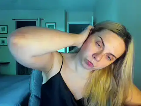 Snapshot of HappyIva chatting on September 18, 2025, 12:34 am HappyIva online show from September 18, 2025, 12:34 am