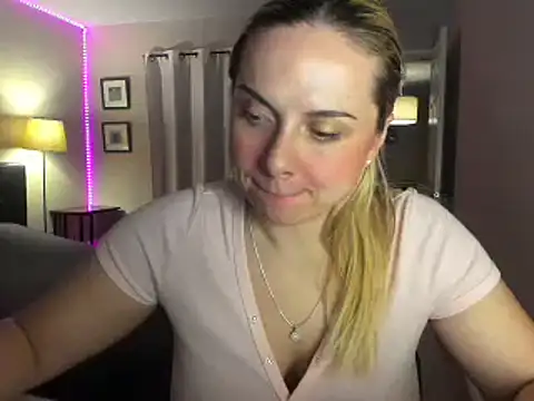 Snapshot of HappyIva chatting on September 20, 2025, 6:47 am HappyIva online show from September 20, 2025, 6:47 am