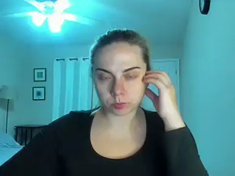 Snapshot of HappyIva chatting on September 26, 2025, 5:44 am HappyIva online show from September 26, 2025, 5:44 am