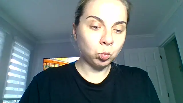 Snapshot of HappyIva chatting on September 30, 2025, 9:20 pm HappyIva online show from September 30, 2025, 9:20 pm