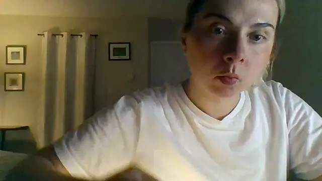 Snapshot of HappyIva chatting on October 8, 2025, 5:16 am HappyIva online show from October 8, 2025, 5:16 am