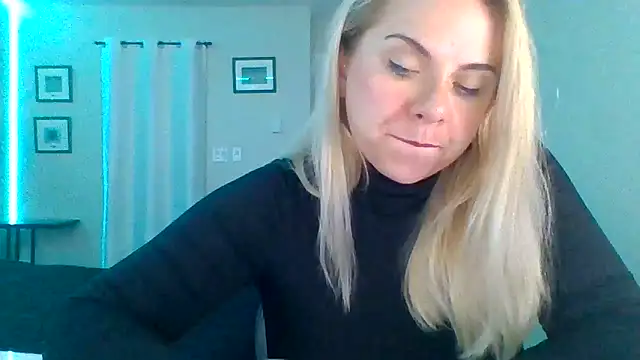 Snapshot of HappyIva chatting on October 13, 2025, 4:29 pm HappyIva online show from October 13, 2025, 4:29 pm