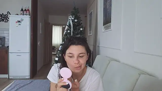 KristineEsme online show from December 14, 2025, 6:08 am