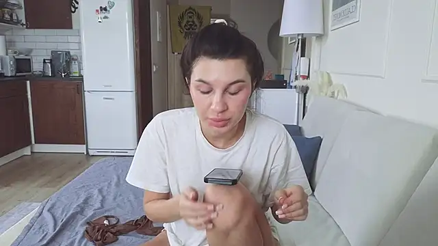 KristineEsme online show from February 13, 2026, 5:03 am