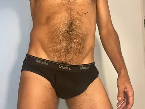 JoaoLenhador online show from February 3, 2025, 10:36 am