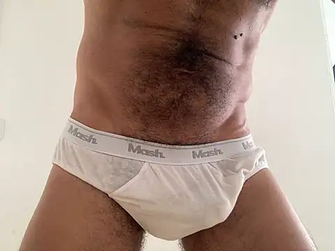 JoaoLenhador online show from March 3, 2025, 7:28 pm