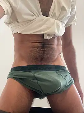 JoaoLenhador online show from September 28, 2025, 3:28 pm