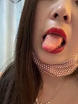 Snapshot of SSSniang- chatting on March 3, 2025, 1:09 pm SSSniang- online show from March 3, 2025, 1:09 pm