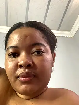 Snapshot of sexytinashe21 chatting on November 13, 2025, 8:35 am sexytinashe21 online show from November 13, 2025, 8:35 am