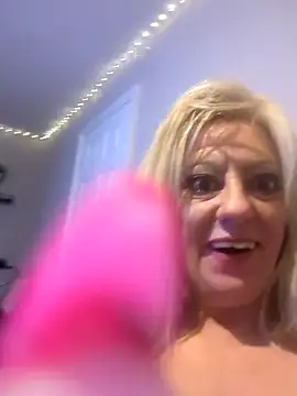 ImogenBrooke online show from October 6, 2025, 11:35 pm