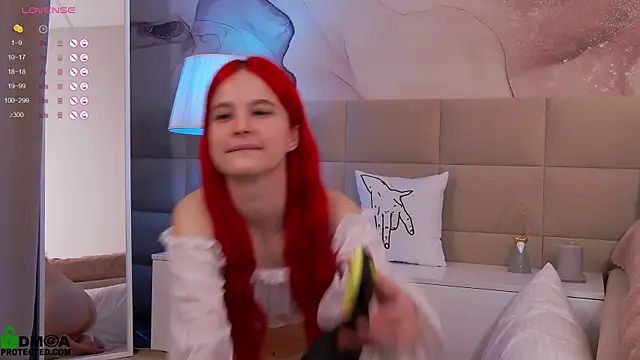 Snapshot of Rina_Red chatting on January 8, 2025, 4:44 am Rina Red online show from January 8, 2025, 4:44 am