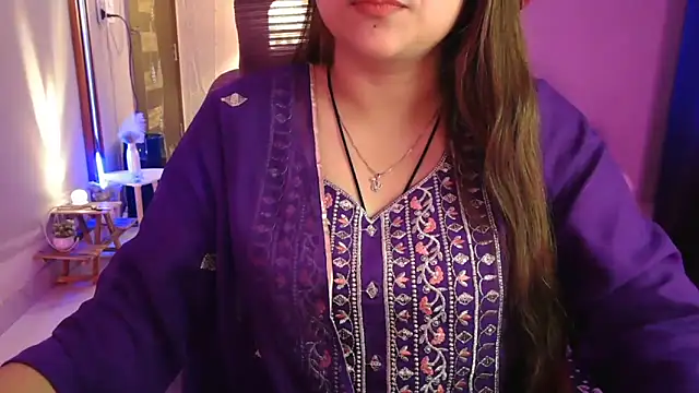 Snapshot of Mitikaa chatting on February 26, 2026, 1:10 pm Mitikaa online show from February 26, 2026, 1:10 pm