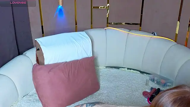 emilytrays online show from May 3, 2026, 6:47 pm