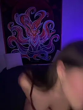 laylamaee online show from April 18, 2026, 2:26 am