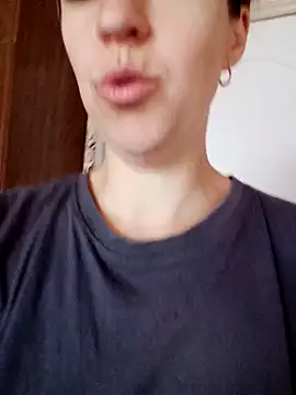 Snapshot of Calibers2932 chatting on October 19, 2025, 8:15 am Calibers2932 online show from October 19, 2025, 8:15 am