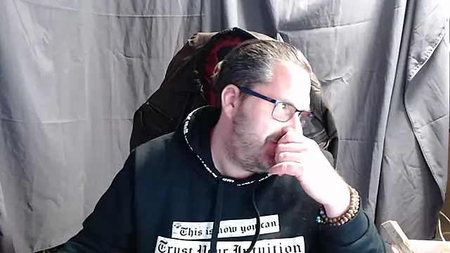 Snapshot of Streamlove77 chatting on February 3, 2025, 4:10 pm Streamlove77 online show from February 3, 2025, 4:10 pm