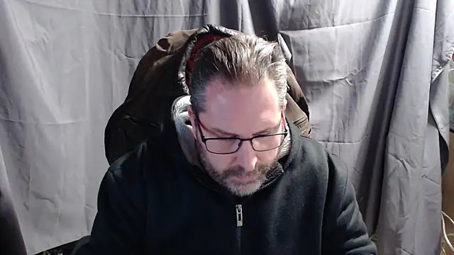 Snapshot of Streamlove77 chatting on February 5, 2025, 3:52 pm Streamlove77 online show from February 5, 2025, 3:52 pm