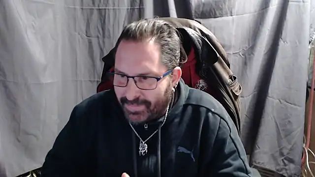 Snapshot of Streamlove77 chatting on February 7, 2025, 5:07 pm Streamlove77 online show from February 7, 2025, 5:07 pm