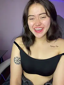 Camila pinkk online show from May 4, 2026, 1:51 pm