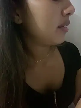 LuizaDiaz online show from February 14, 2025, 9:43 pm