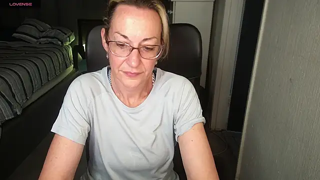 Snapshot of boeslaboes1 chatting on September 20, 2025, 3:46 pm boeslaboes1 online show from September 20, 2025, 3:46 pm