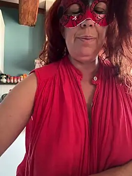 Snapshot of sweetinside_ chatting on August 7, 2026, 9:44 am sweetinside online show from August 7, 2026, 9:44 am