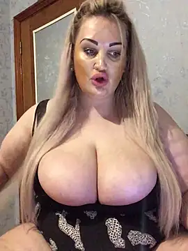 VikiiStoun online show from June 16, 2026, 6:43 pm
