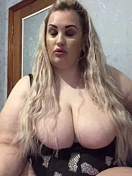 VikiiStoun online show from June 18, 2026, 6:23 pm
