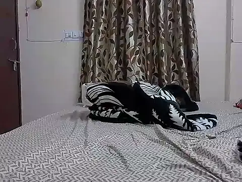 karishma kappur online show from February 7, 2025, 4:14 pm