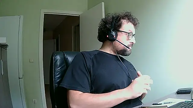 littlehairyman online show from October 3, 2025, 8:11 am