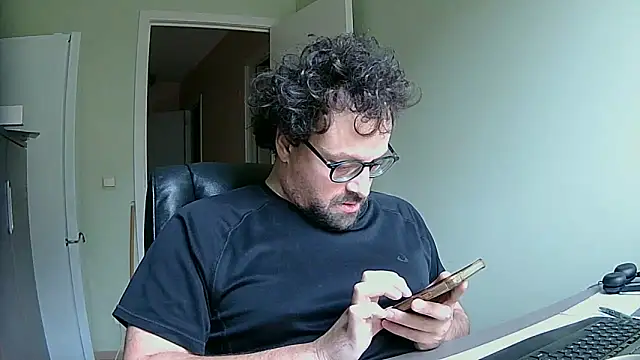 littlehairyman online show from October 28, 2025, 8:40 am