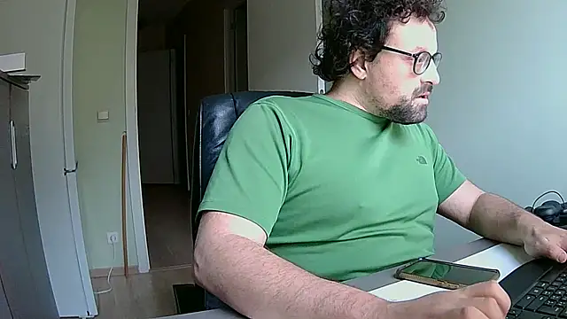 littlehairyman online show from November 3, 2025, 8:26 am