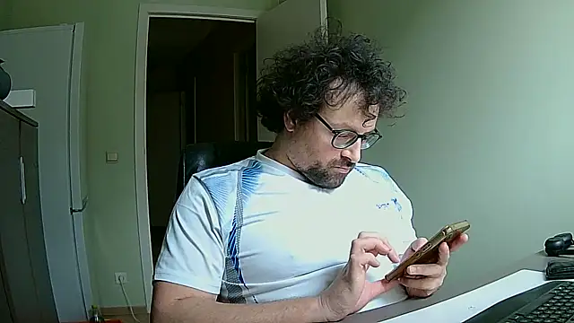 littlehairyman online show from January 12, 2026, 10:42 am