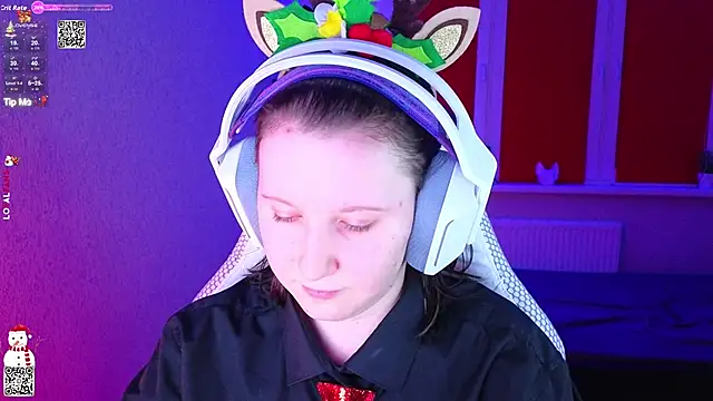 mon lola online show from December 17, 2025, 3:40 pm