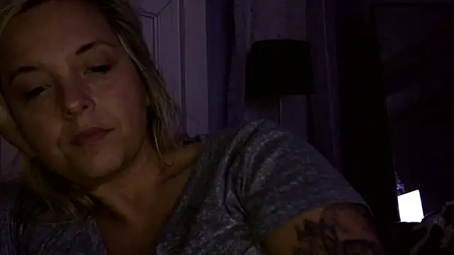 JennaLynn785 online show from February 17, 2025, 12:10 am
